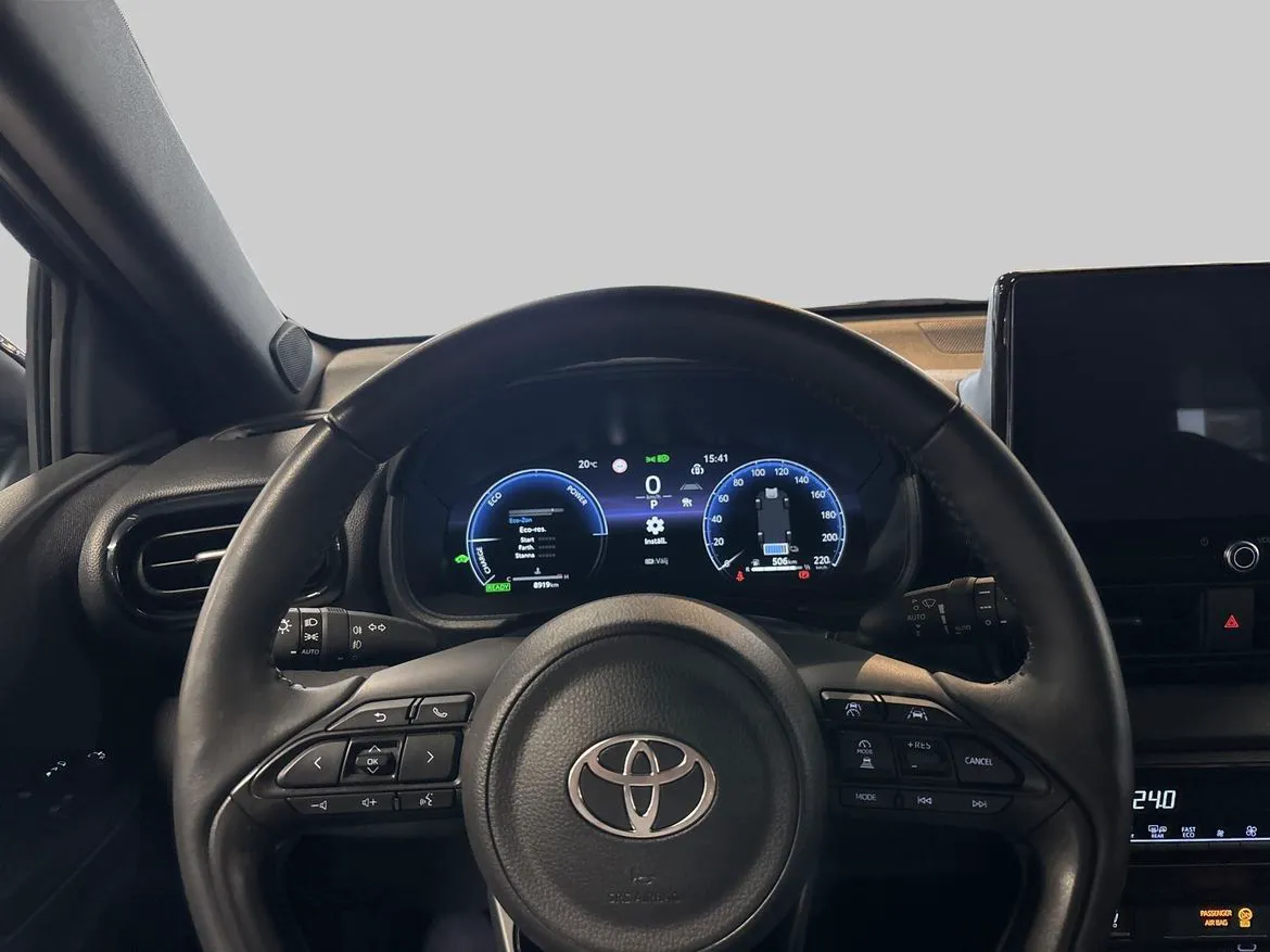 Vehicle image 13
