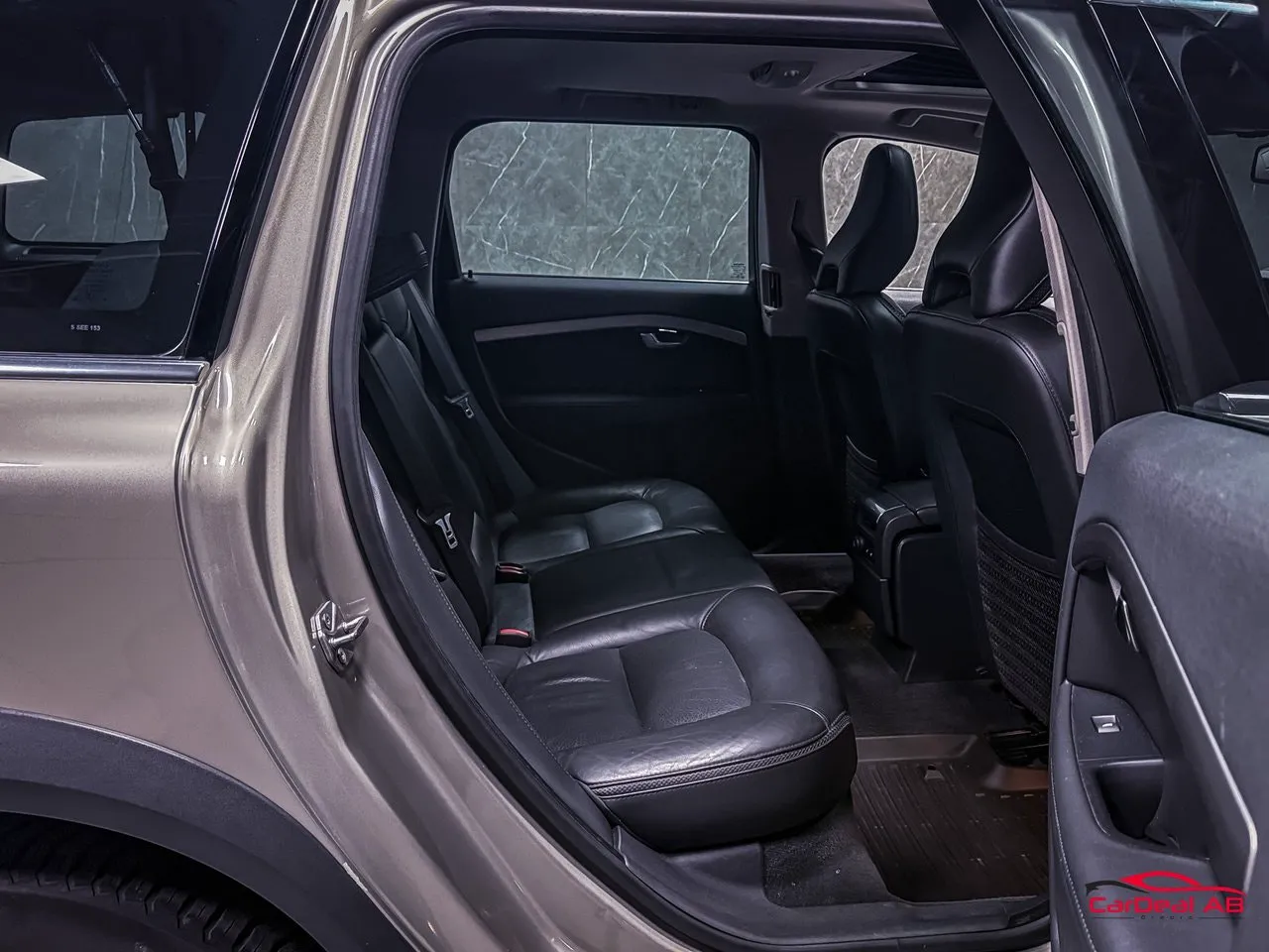 Vehicle image 14
