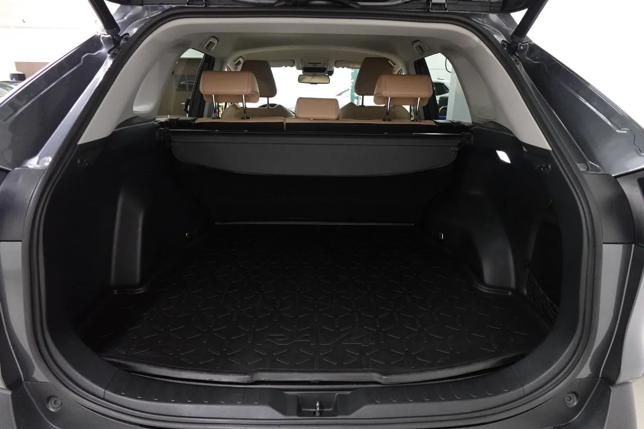Vehicle image 18