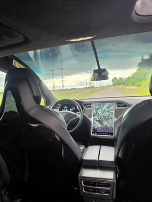 Tesla Model X bild 18