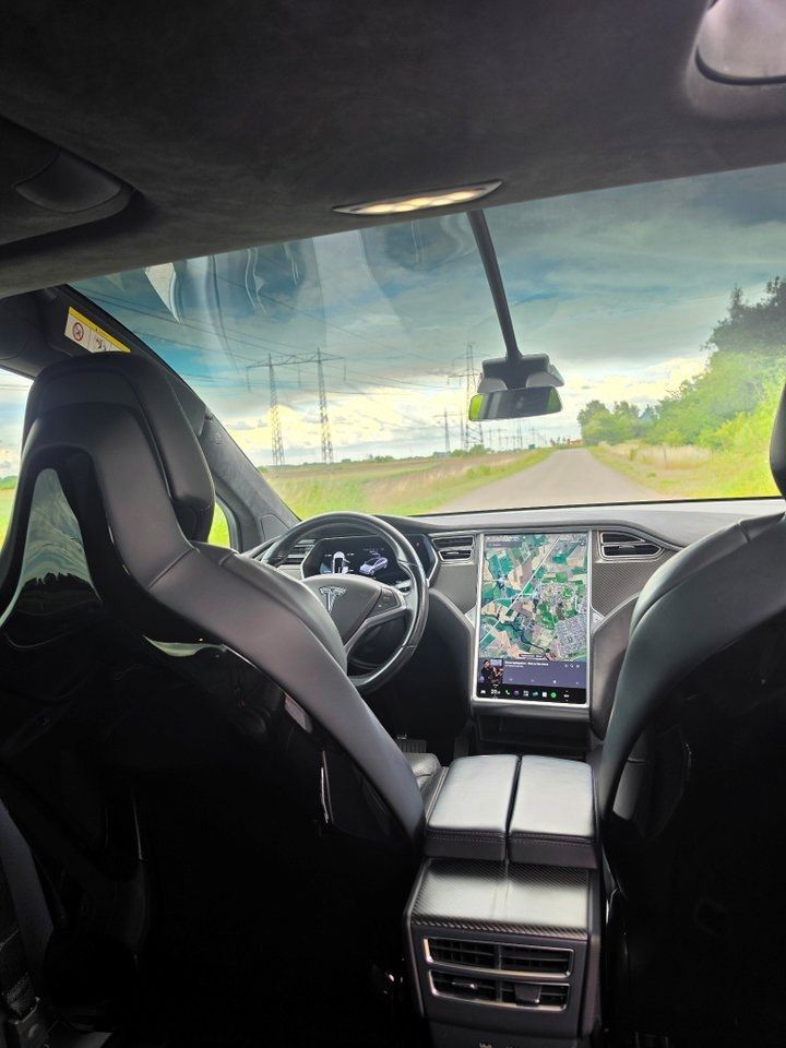 Tesla Model X bild 18