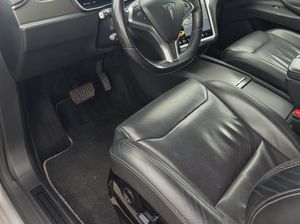 Tesla Model X bild 13
