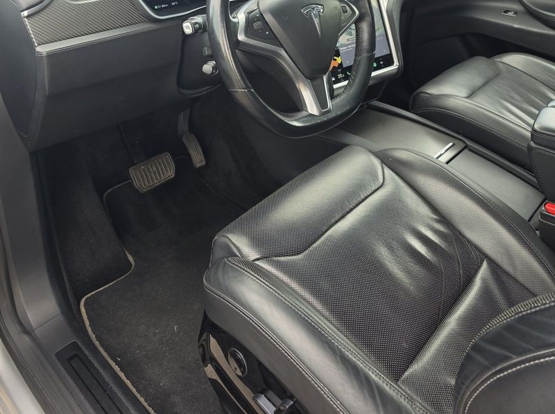 Tesla Model X bild 13