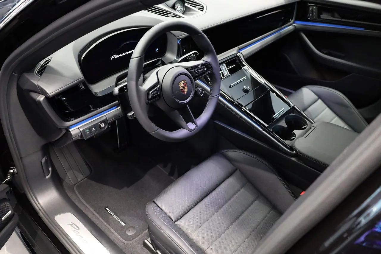Vehicle image 11