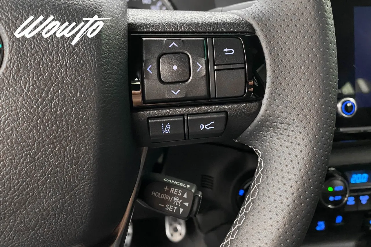 Vehicle image 18
