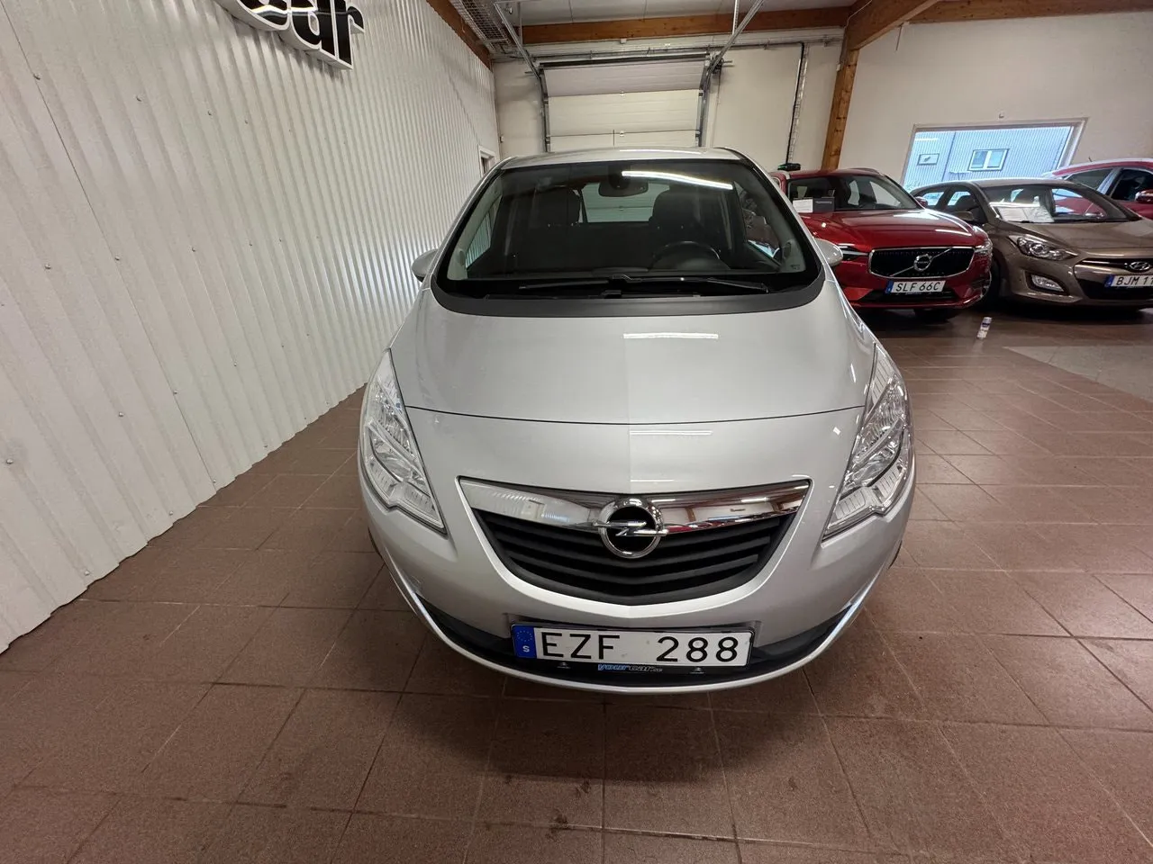 Vehicle image 3