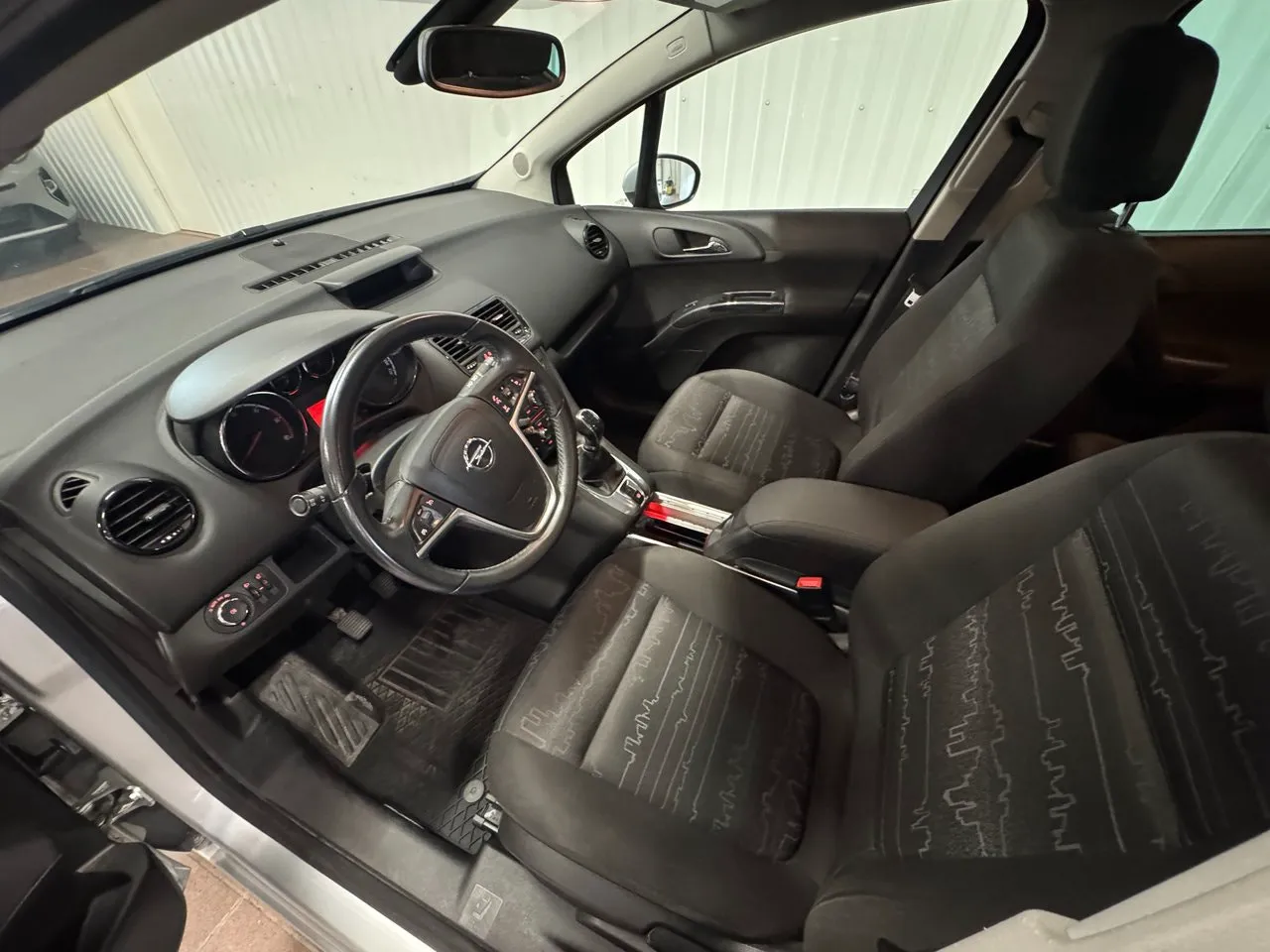 Vehicle image 9