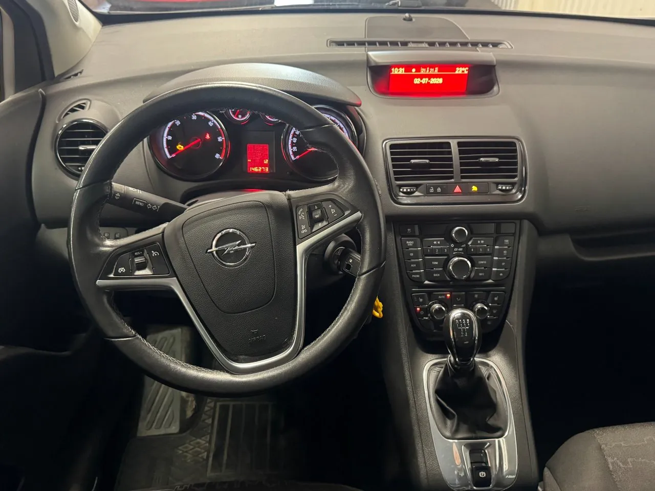 Vehicle image 10