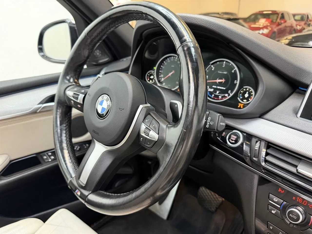 Vehicle image 16