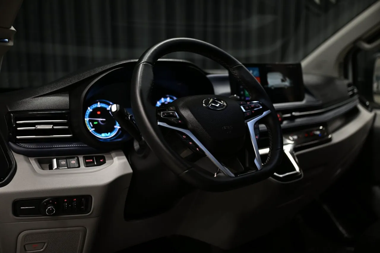 Vehicle image 35