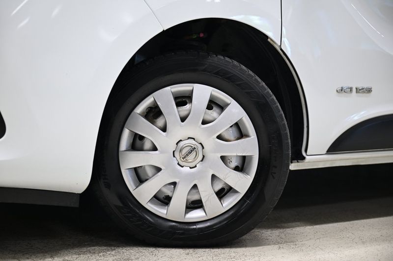 Nissan NV300 bild 2
