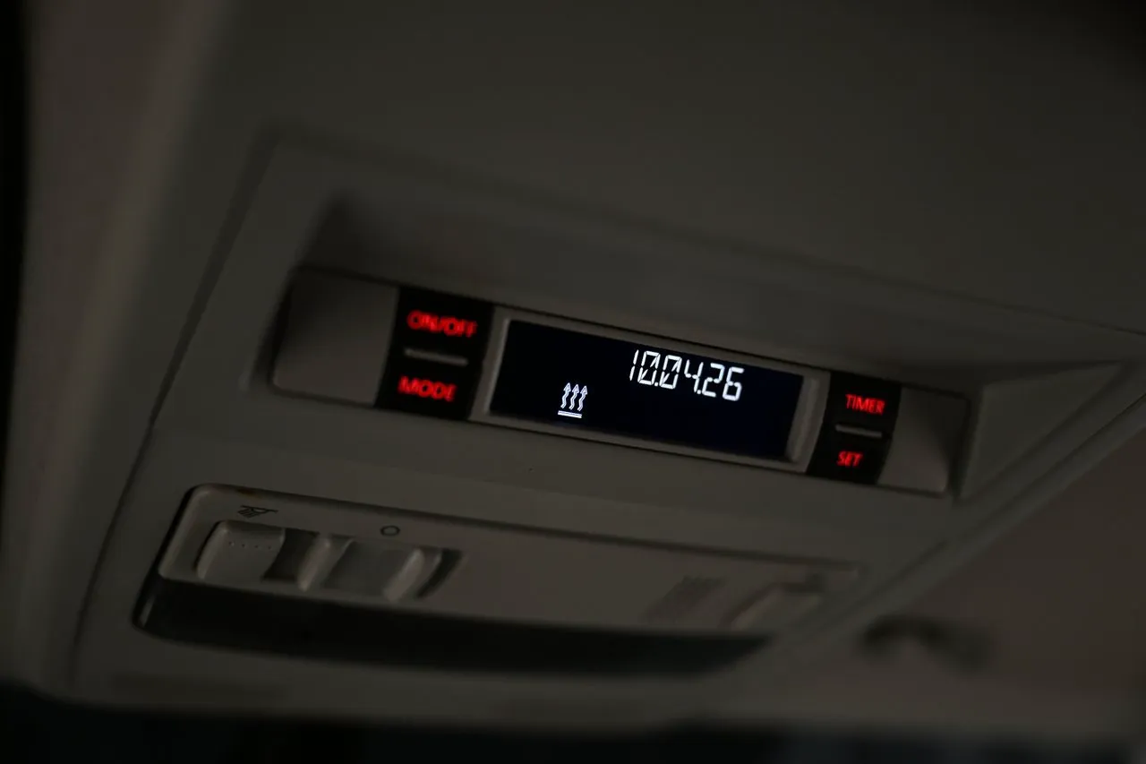 Vehicle image 28