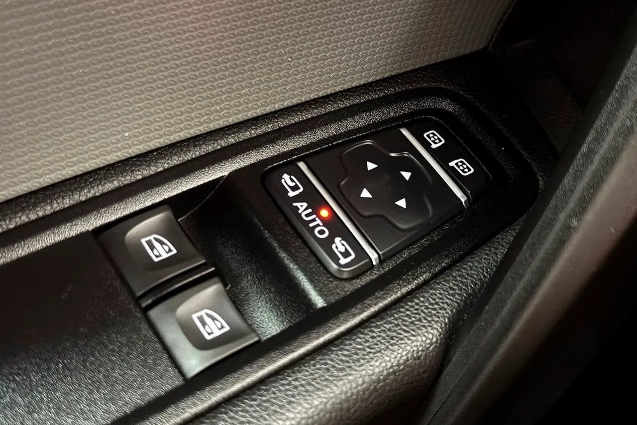 Vehicle image 27
