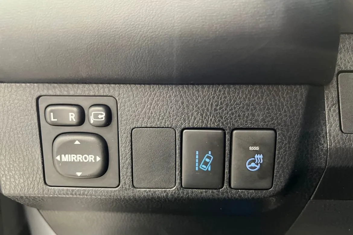 Vehicle image 24