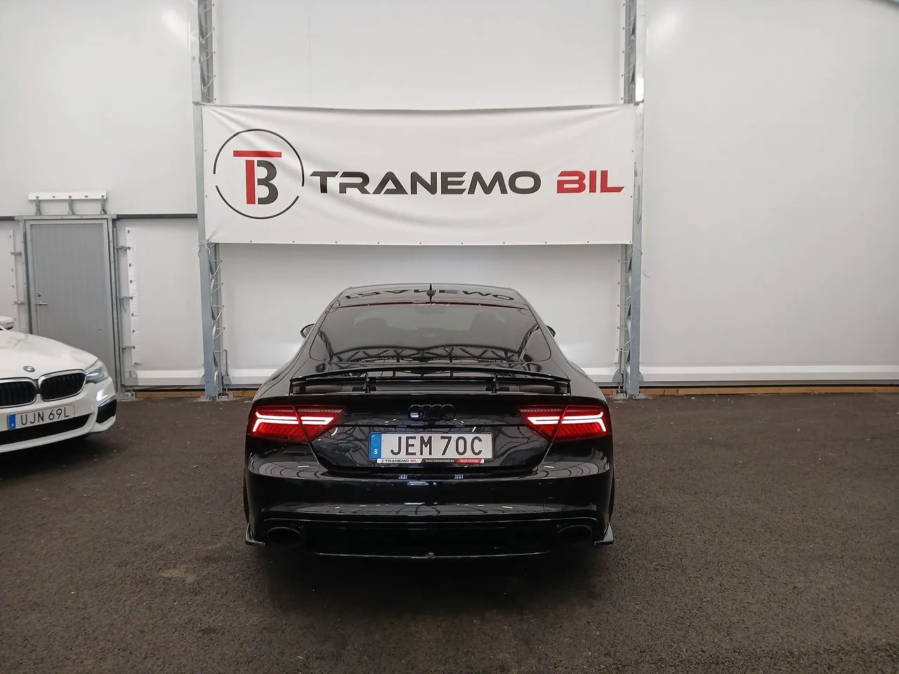 Vehicle image 4