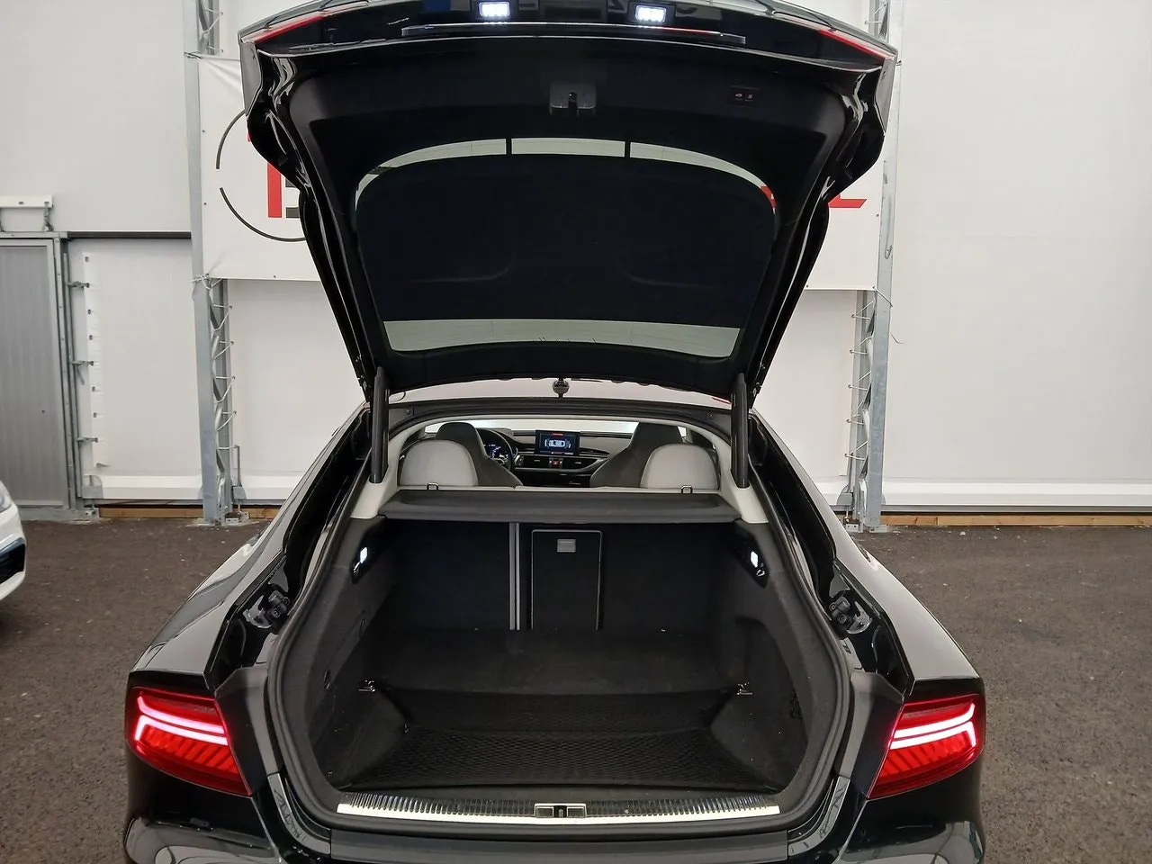 Vehicle image 10