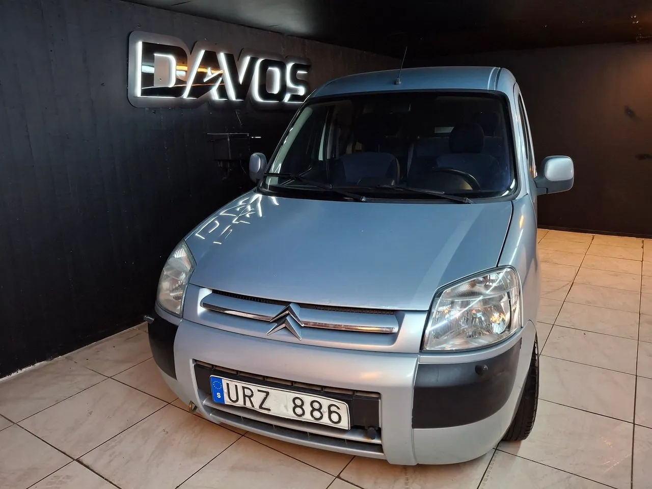 Vehicle image 6