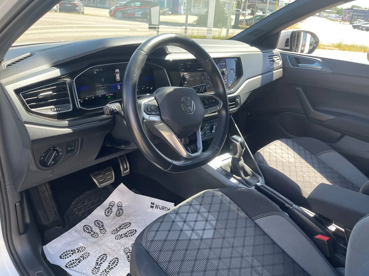 Vehicle image 14