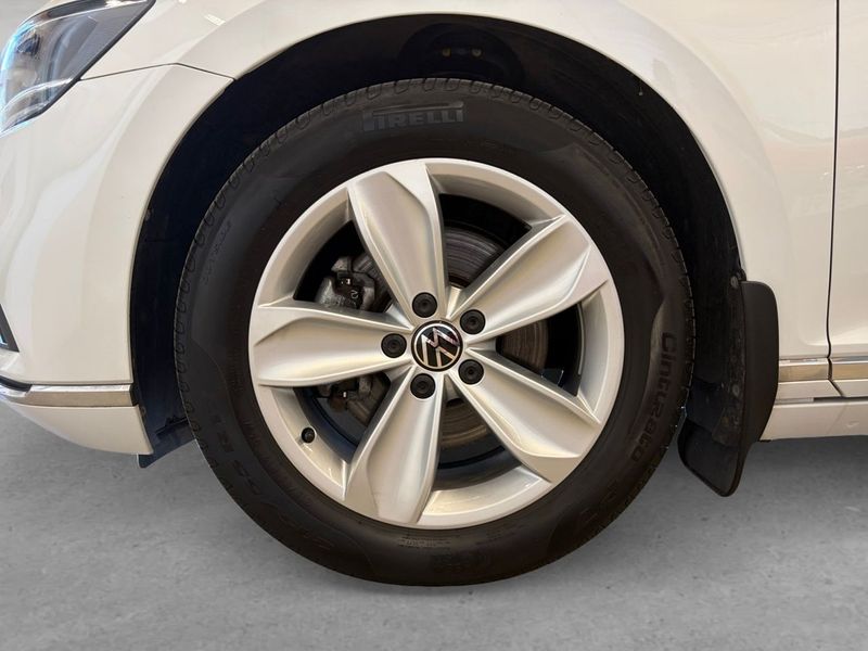 Volkswagen Passat bild 8