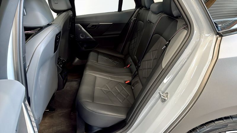 BMW i5 bild 5