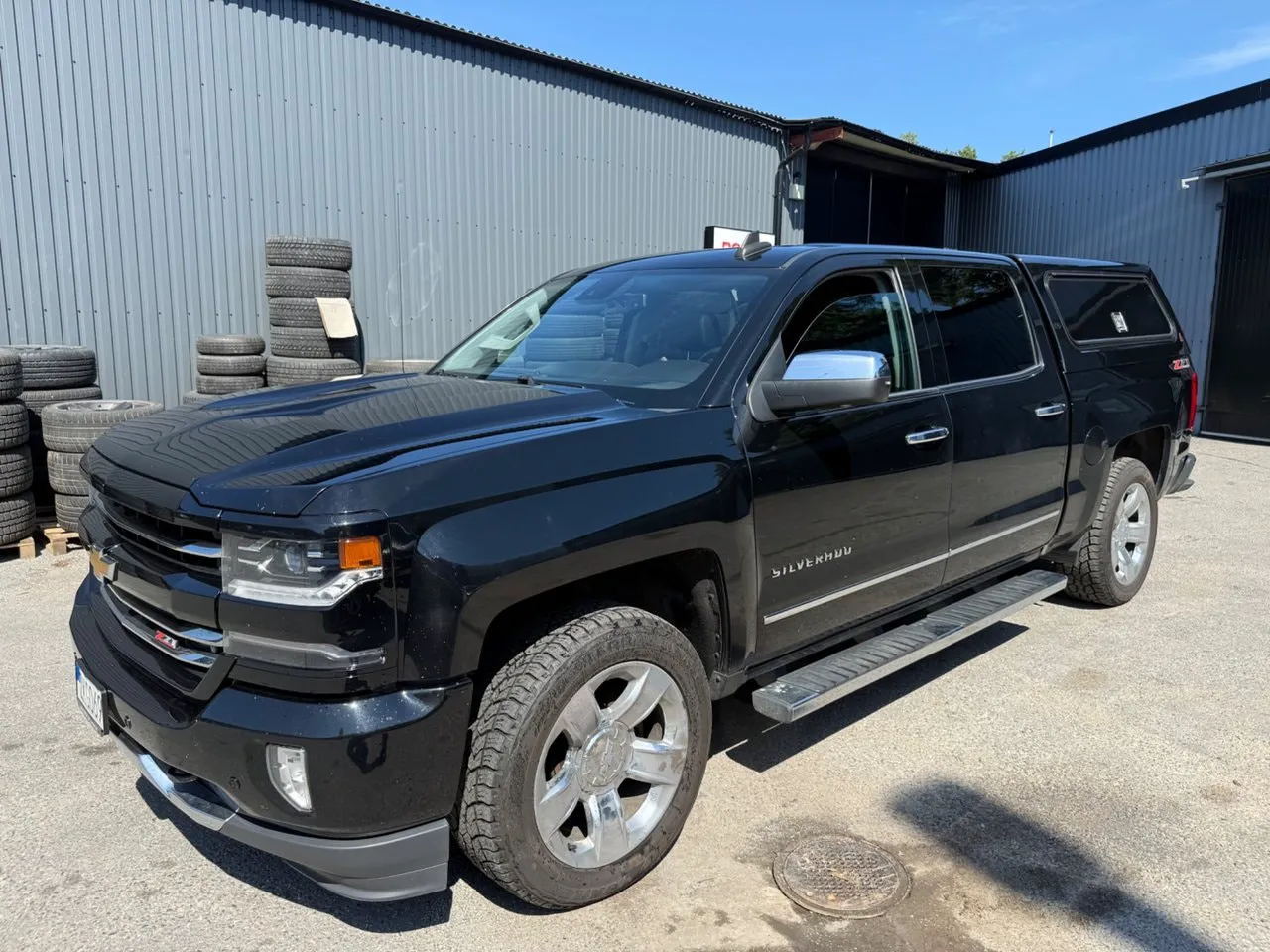 Vehicle image 5