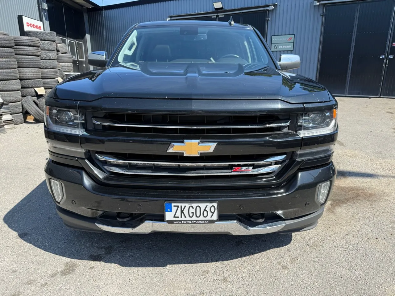 Vehicle image 6