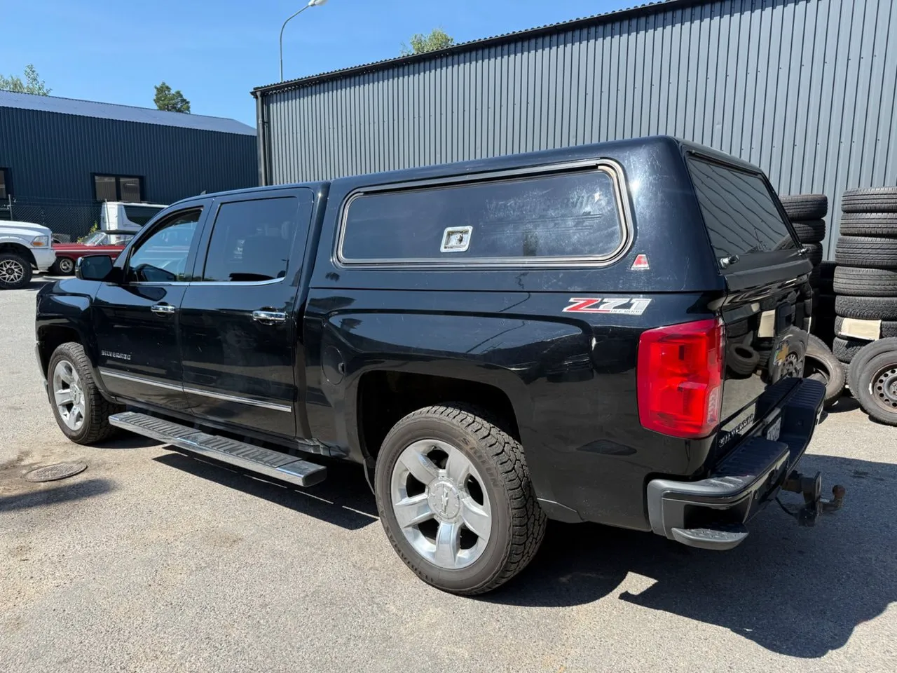 Vehicle image 3