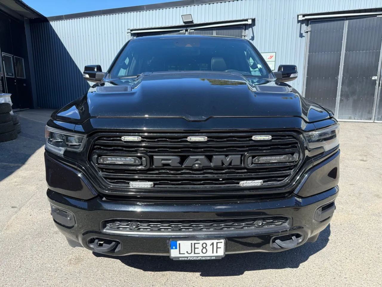 Vehicle image 6
