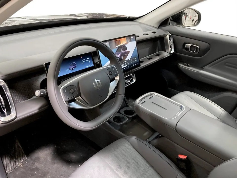 Vehicle image 8