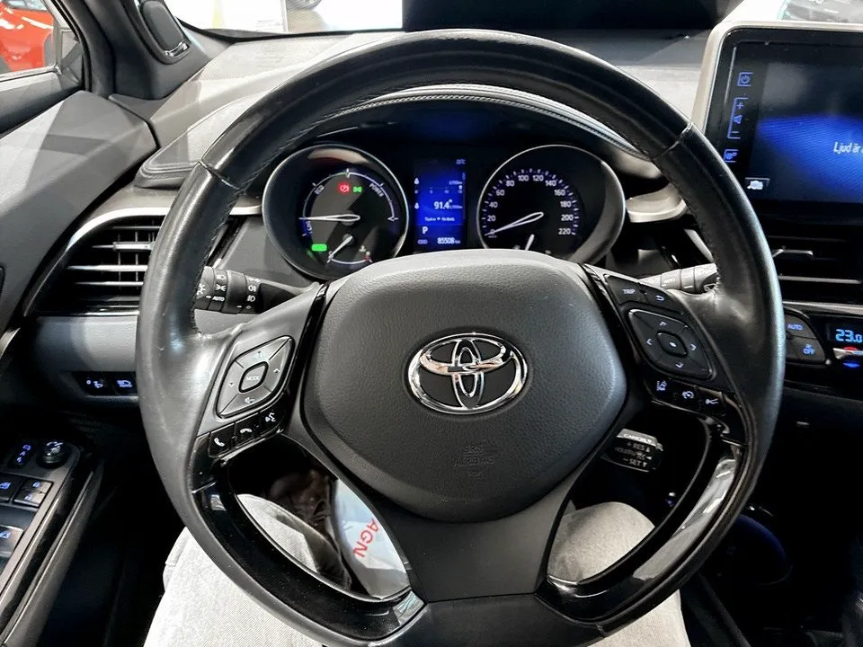 Vehicle image 6