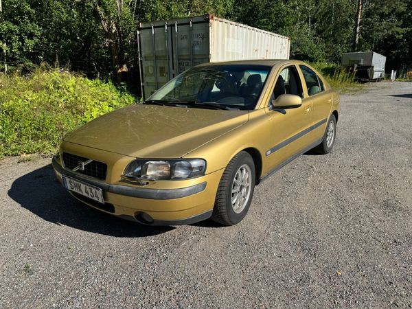 Volvo S60 2.4 guld - 2002