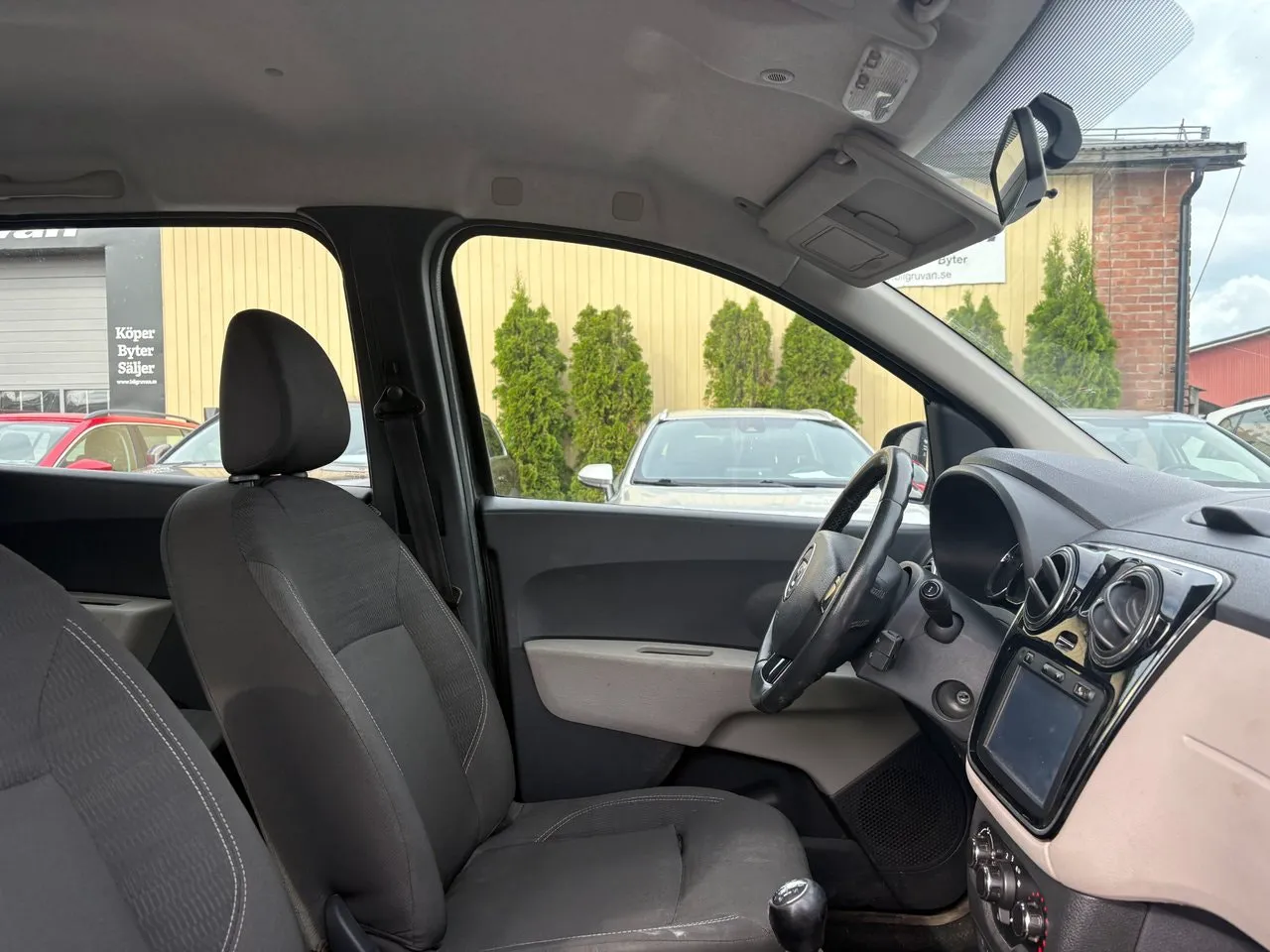 Vehicle image 6