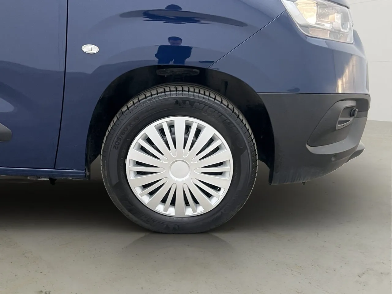 Vehicle image 34