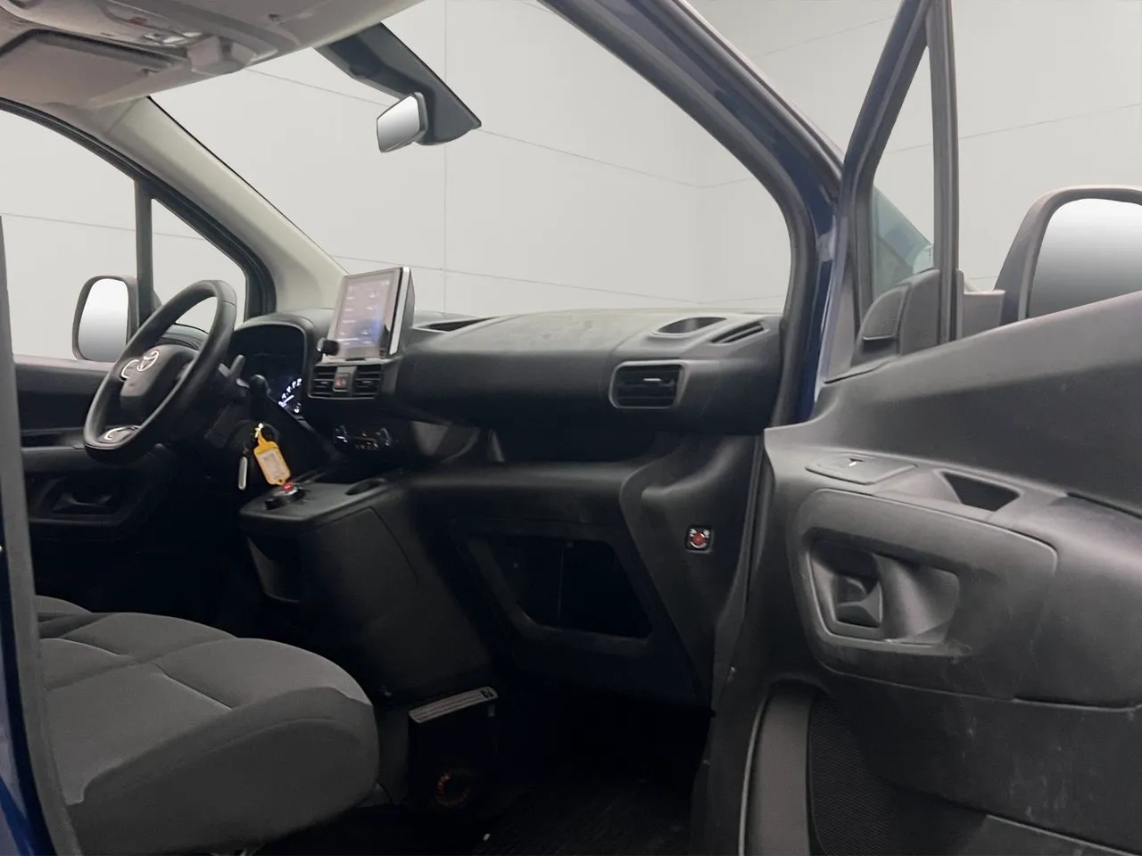 Vehicle image 30