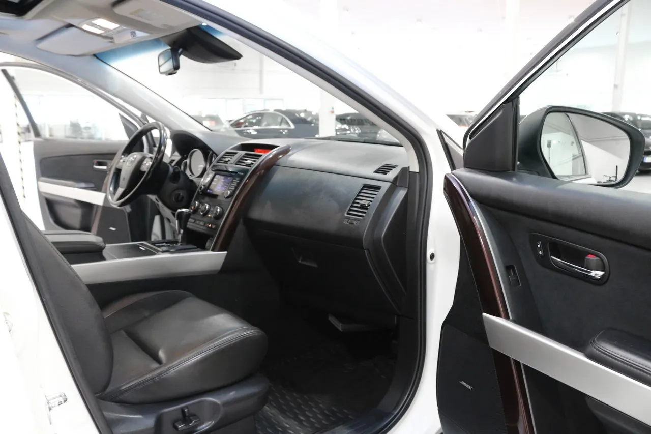Vehicle image 14