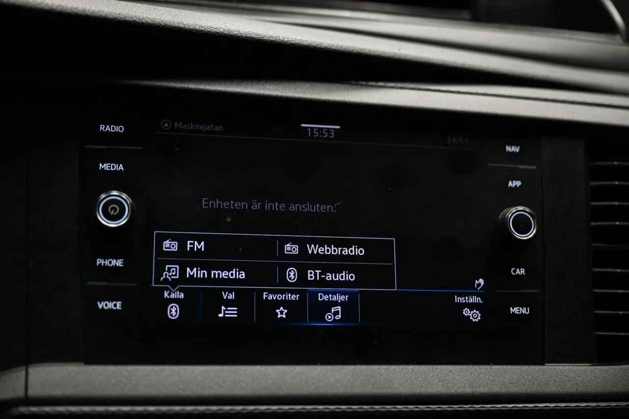 Vehicle image 32
