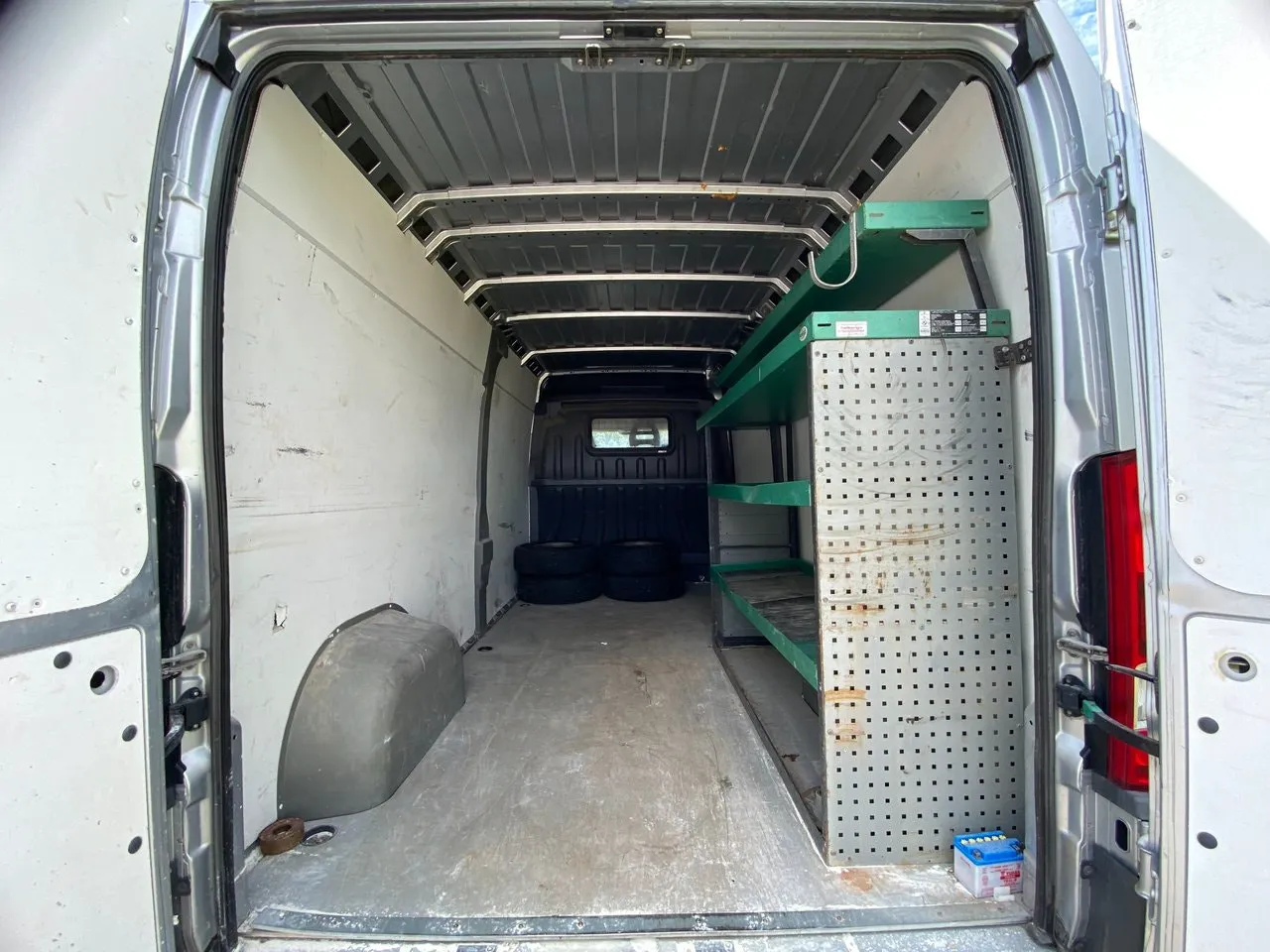 Vehicle image 27