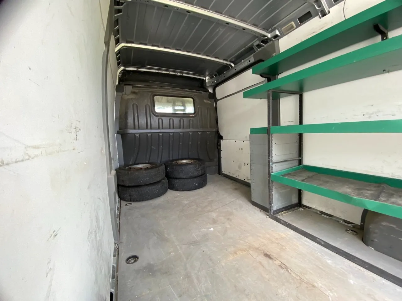 Vehicle image 32