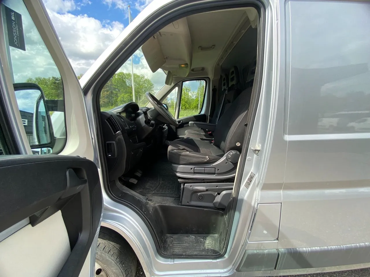 Vehicle image 8