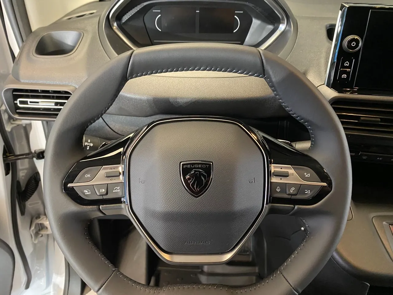 Vehicle image 36