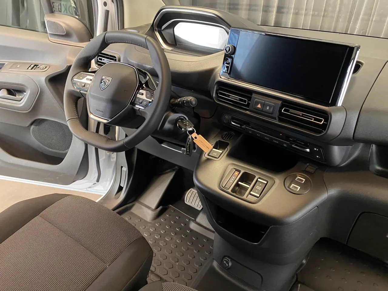 Vehicle image 35