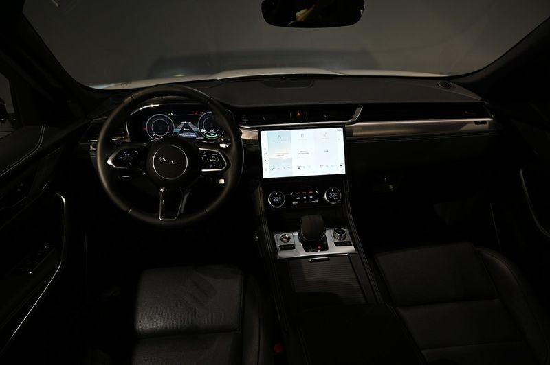Jaguar F-Pace bild 12