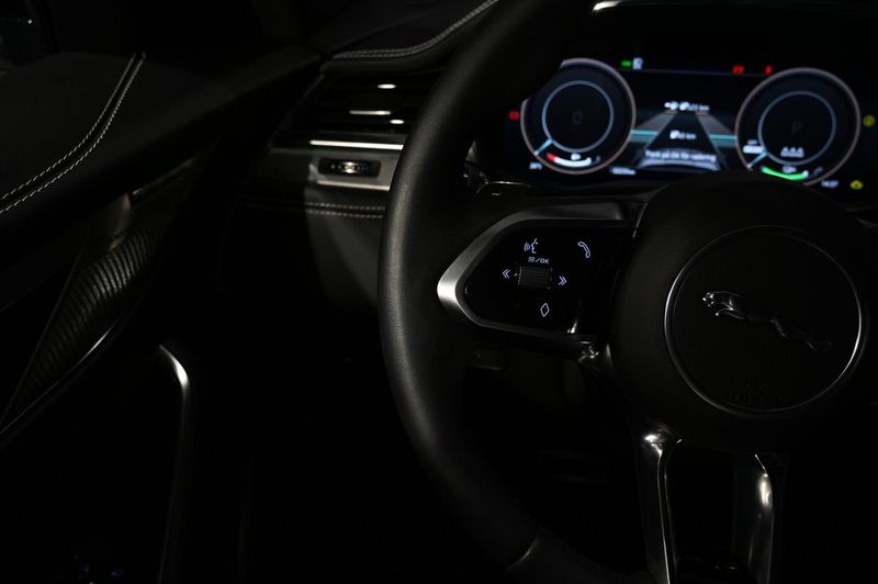 Jaguar F-Pace bild 13