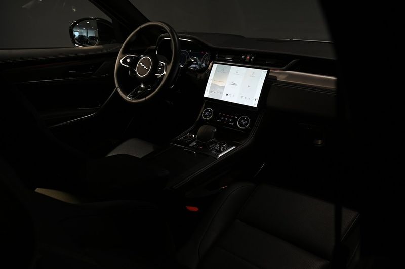 Jaguar F-Pace bild 11