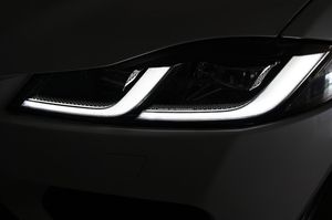 Jaguar F-Pace bild 21