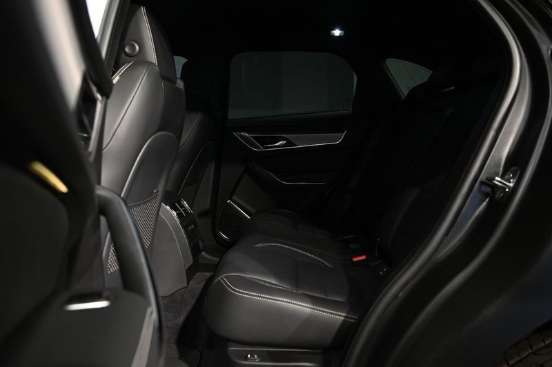 Jaguar F-Pace bild 17