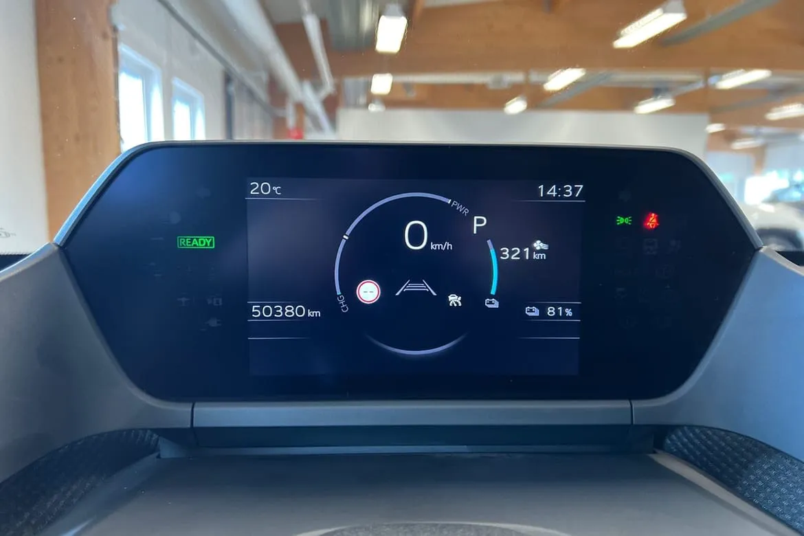 Vehicle image 15