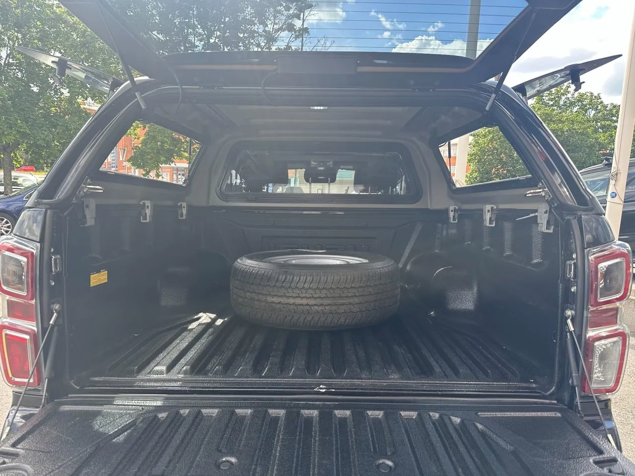 Vehicle image 7