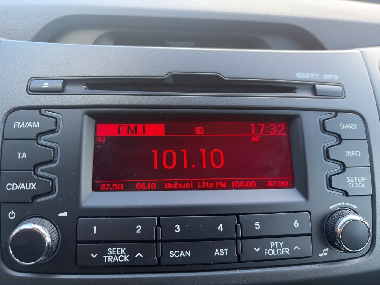 Vehicle image 16