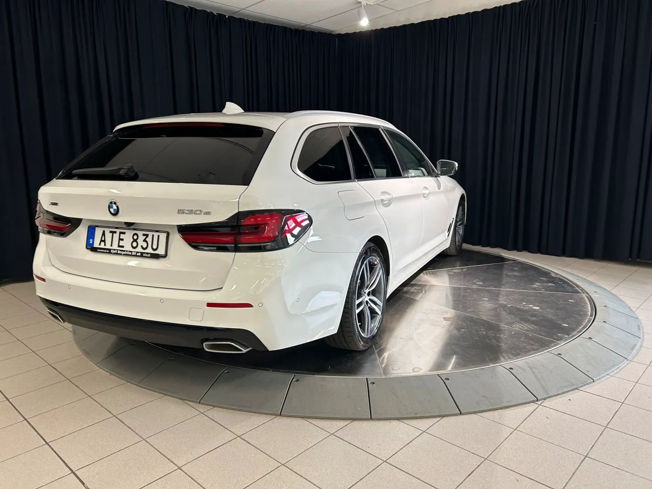 Vehicle image 7